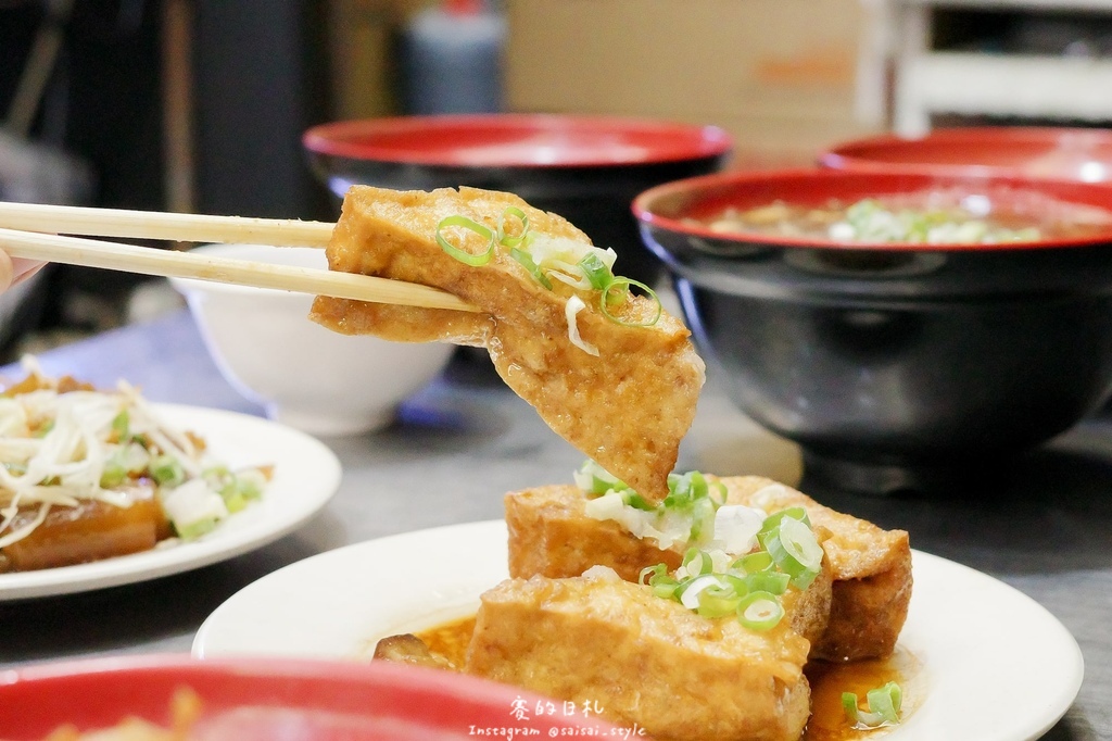 台中深夜蒸餃!蒸極軒皮Q餡多蒸餃,台中在地人氣小吃攤推薦。