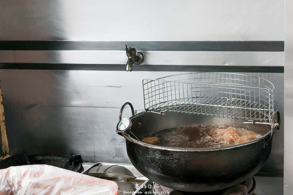 台中深夜蒸餃!蒸極軒皮Q餡多蒸餃,台中在地人氣小吃攤推薦。