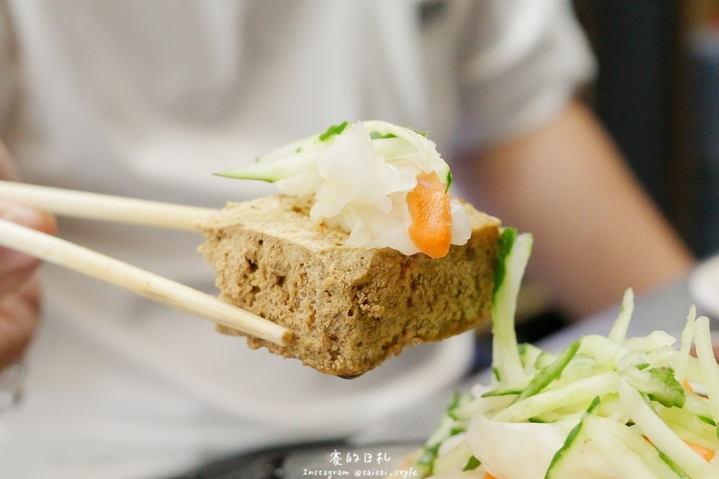 台中深夜蒸餃!蒸極軒皮Q餡多蒸餃,台中在地人氣小吃攤推薦。