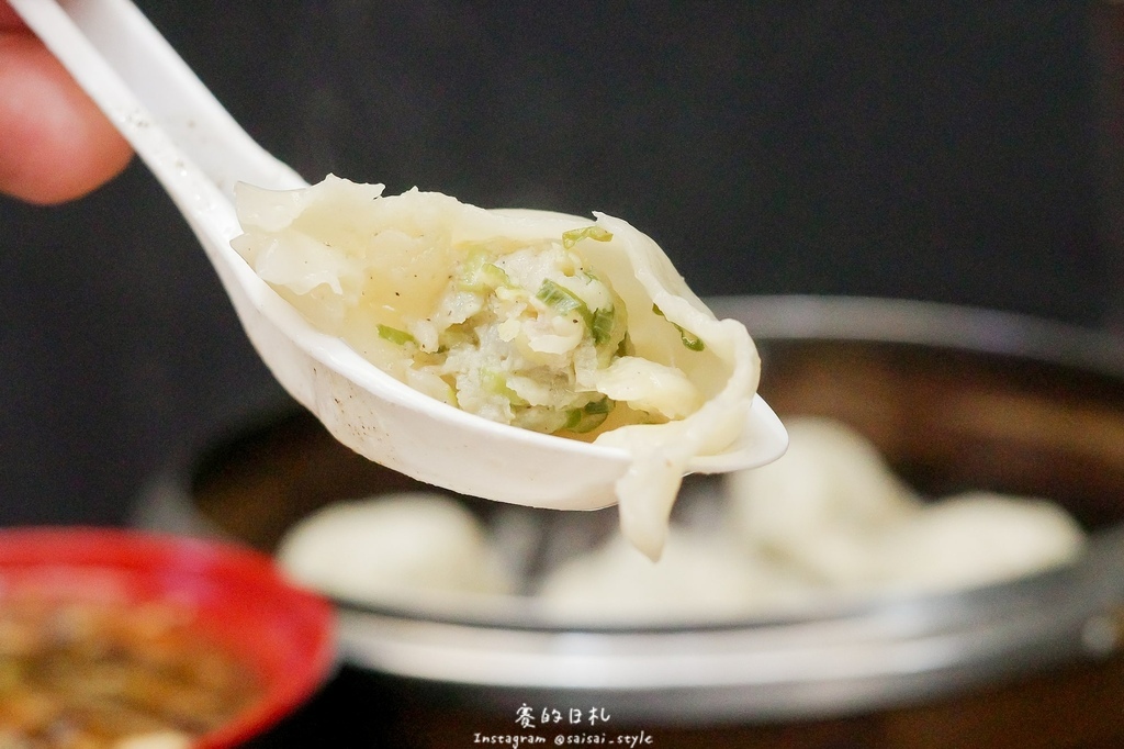 台中深夜蒸餃!蒸極軒皮Q餡多蒸餃,台中在地人氣小吃攤推薦。