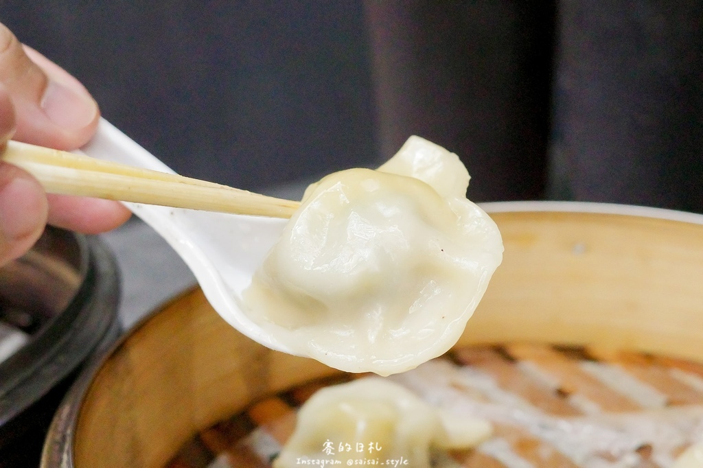 台中深夜蒸餃!蒸極軒皮Q餡多蒸餃,台中在地人氣小吃攤推薦。