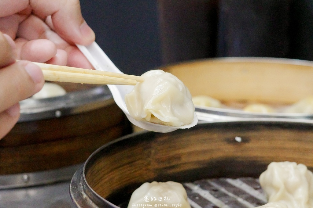 台中深夜蒸餃!蒸極軒皮Q餡多蒸餃,台中在地人氣小吃攤推薦。