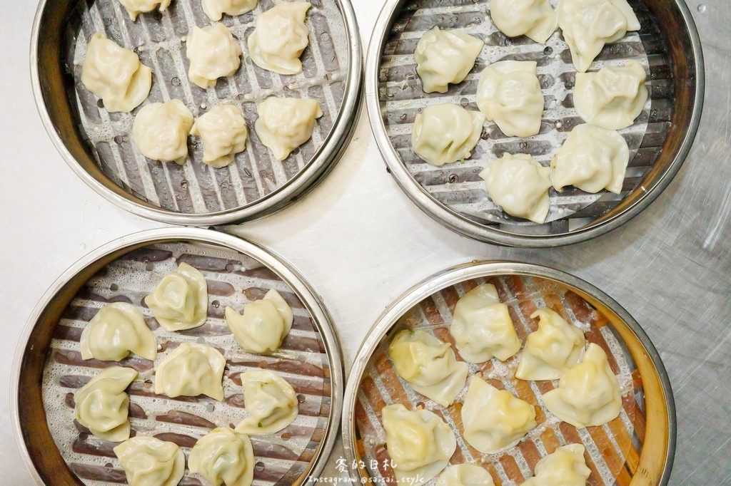 台中深夜蒸餃!蒸極軒皮Q餡多蒸餃,台中在地人氣小吃攤推薦。