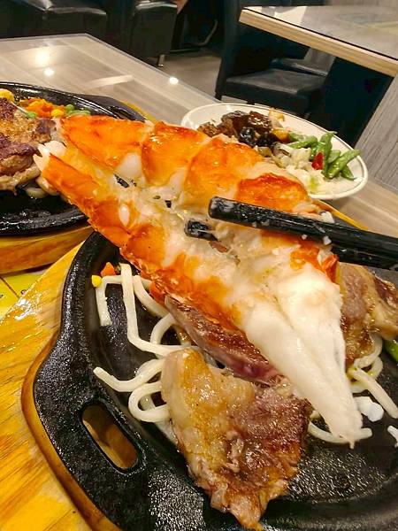 “中和捷運站美食推薦”貴族世家牛排中和中山店-平價超高CP值