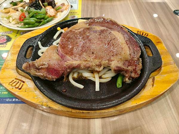 “中和捷運站美食推薦”貴族世家牛排中和中山店-平價超高CP值