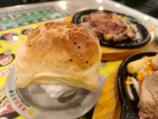 “中和捷運站美食推薦”貴族世家牛排中和中山店-平價超高CP值