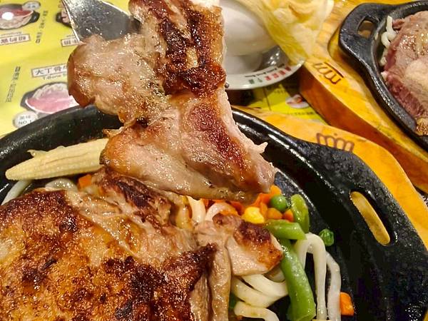 “中和捷運站美食推薦”貴族世家牛排中和中山店-平價超高CP值