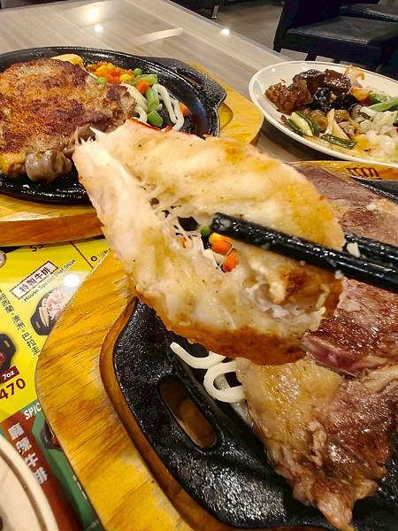 “中和捷運站美食推薦”貴族世家牛排中和中山店-平價超高CP值