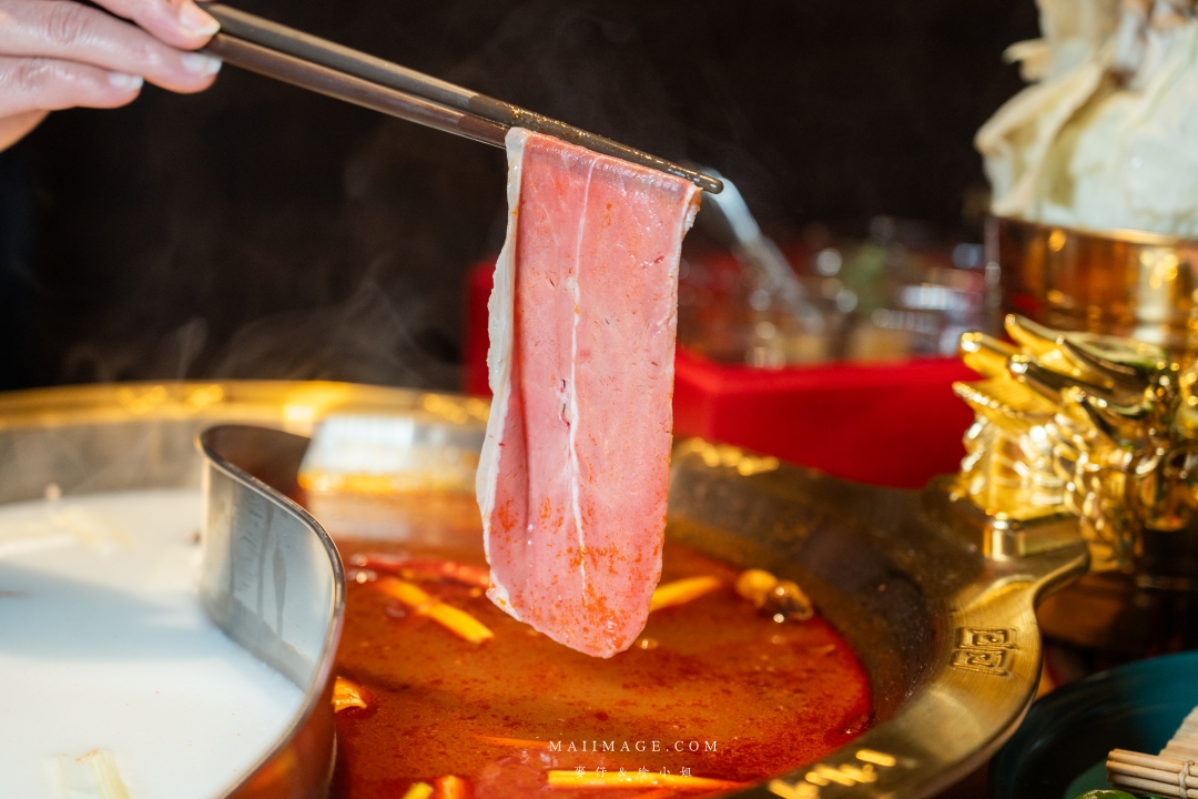 基隆美食新體驗！狸小路麻辣鴛鴦火鍋，上海溫麻辣與雞白湯驚艷上市！