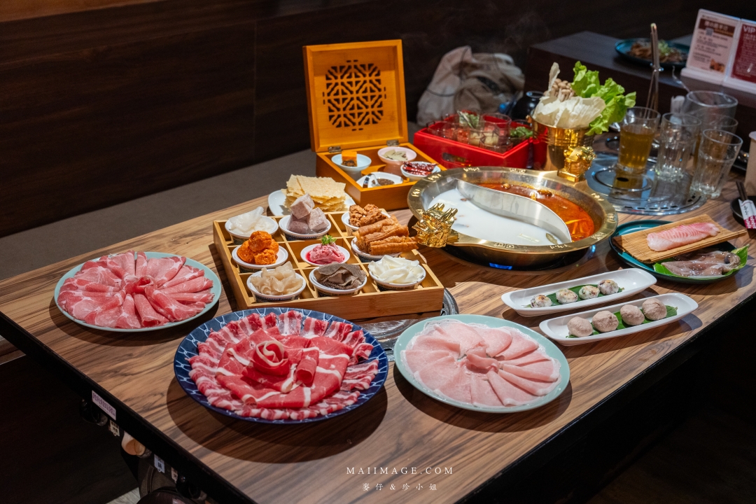 基隆美食新體驗！狸小路麻辣鴛鴦火鍋，上海溫麻辣與雞白湯驚艷上市！
