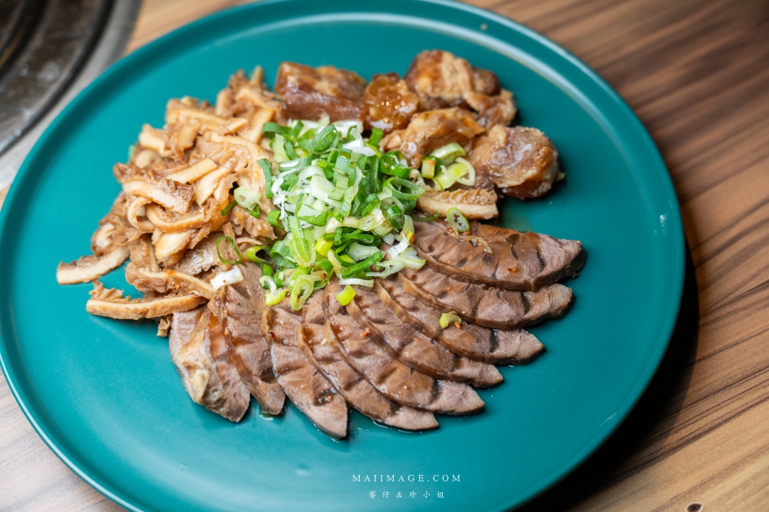 基隆美食新體驗！狸小路麻辣鴛鴦火鍋，上海溫麻辣與雞白湯驚艷上市！