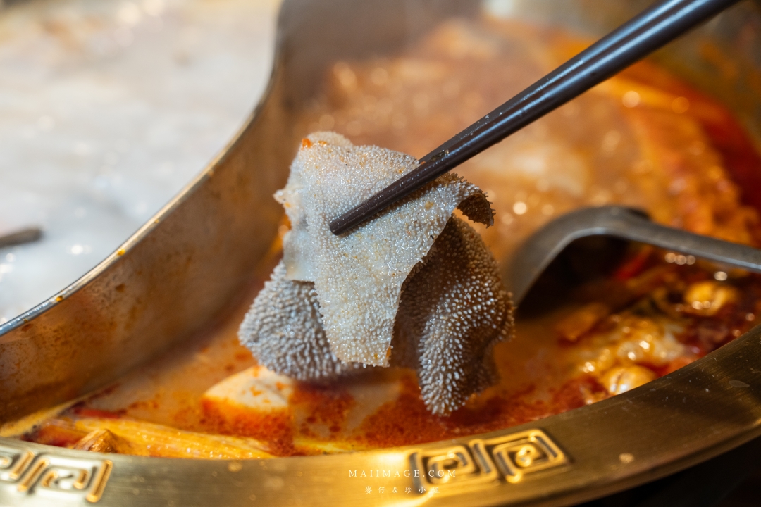 基隆美食新體驗！狸小路麻辣鴛鴦火鍋，上海溫麻辣與雞白湯驚艷上市！
