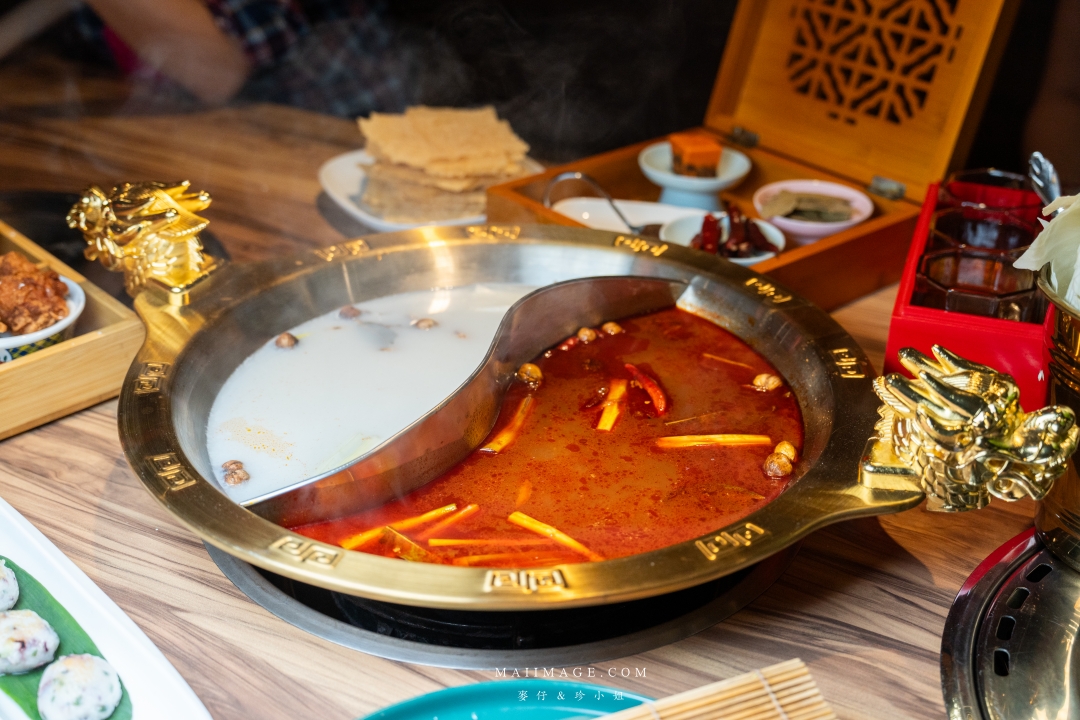 基隆美食新體驗！狸小路麻辣鴛鴦火鍋，上海溫麻辣與雞白湯驚艷上市！