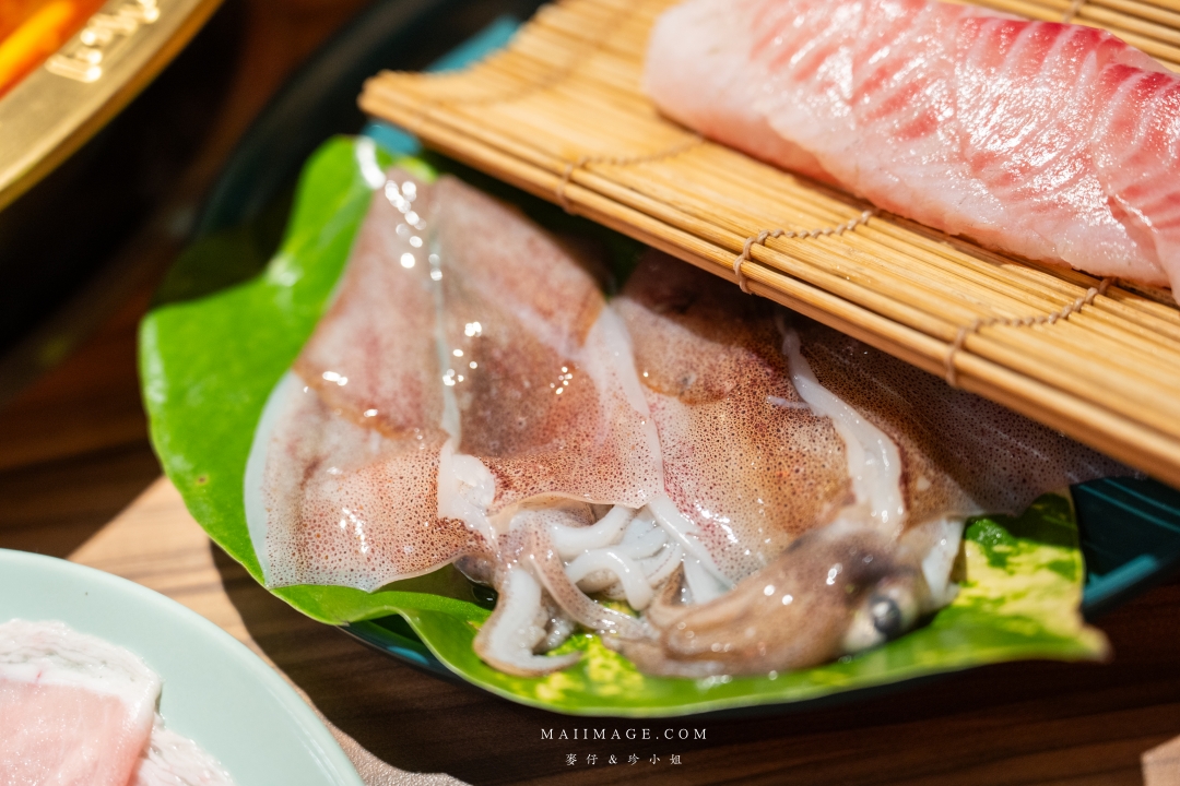 基隆美食新體驗！狸小路麻辣鴛鴦火鍋，上海溫麻辣與雞白湯驚艷上市！