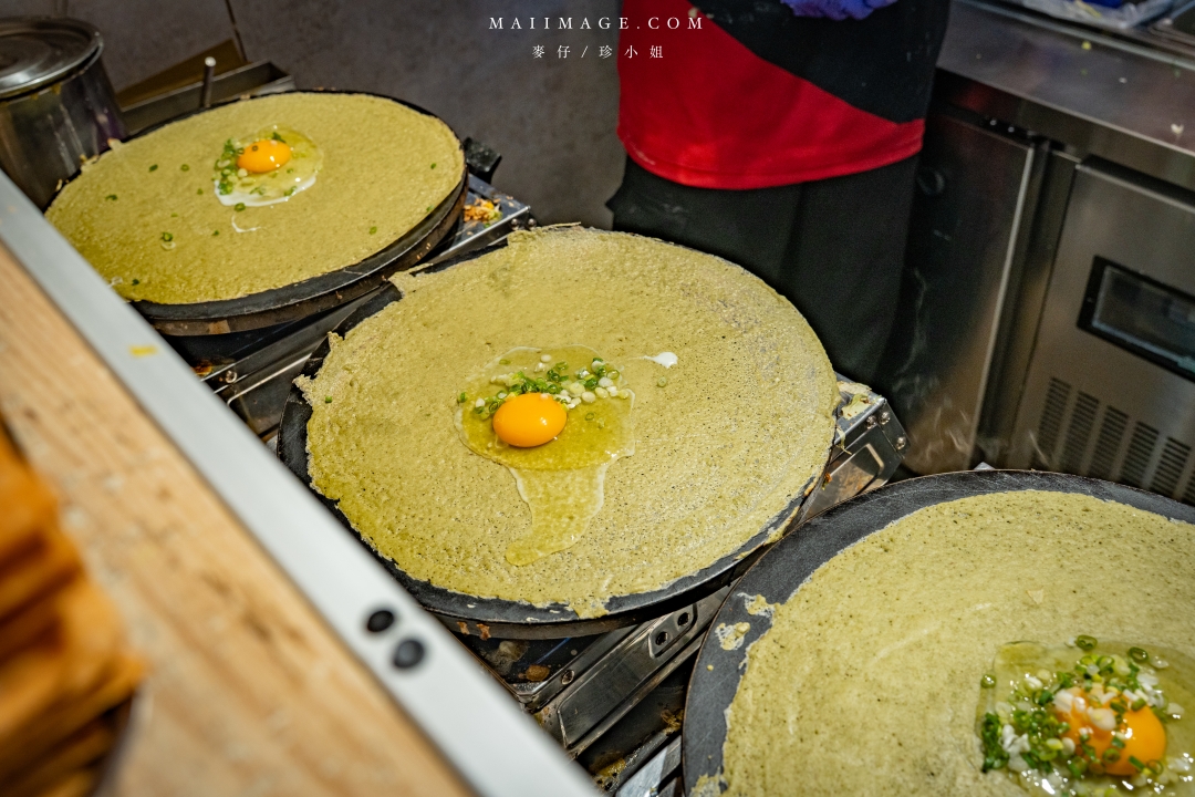 南京復興推薦美食！洪記煎餅果子天津風味征服味蕾，香麻帶勁一吃上癮。