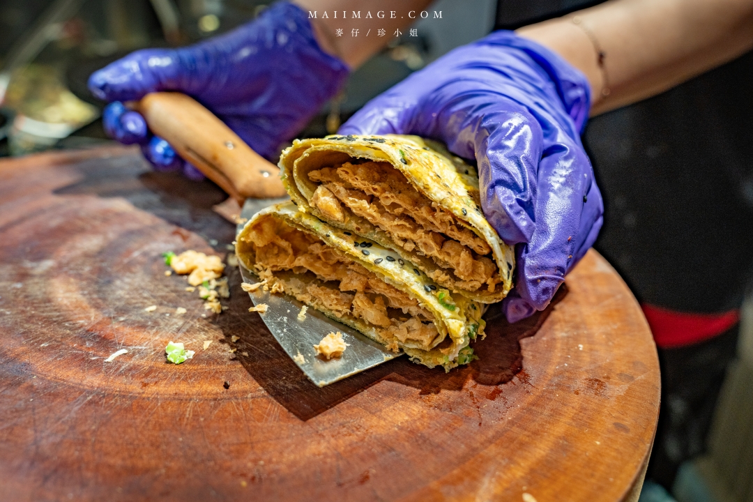 南京復興推薦美食！洪記煎餅果子天津風味征服味蕾，香麻帶勁一吃上癮。