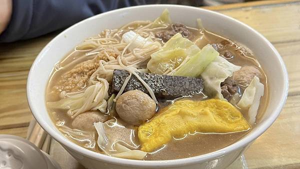 私藏的銷魂薑母鴨鍋，爆料滷肉飯一吃上癮！【新北市五股區】洄鄉