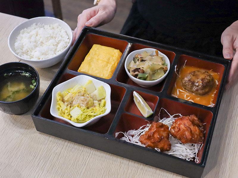 竹北日式定食推薦！ 新竹浪漫食堂搬家道地日本家庭料理，炸蝦蕎麥麵必吃。