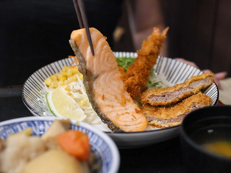 竹北日式定食推薦！ 新竹浪漫食堂搬家道地日本家庭料理，炸蝦蕎麥麵必吃。