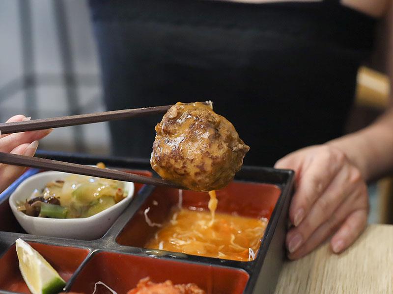 竹北日式定食推薦！ 新竹浪漫食堂搬家道地日本家庭料理，炸蝦蕎麥麵必吃。