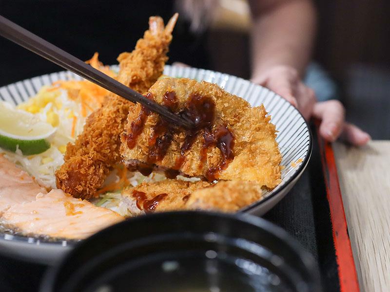 竹北日式定食推薦！ 新竹浪漫食堂搬家道地日本家庭料理，炸蝦蕎麥麵必吃。