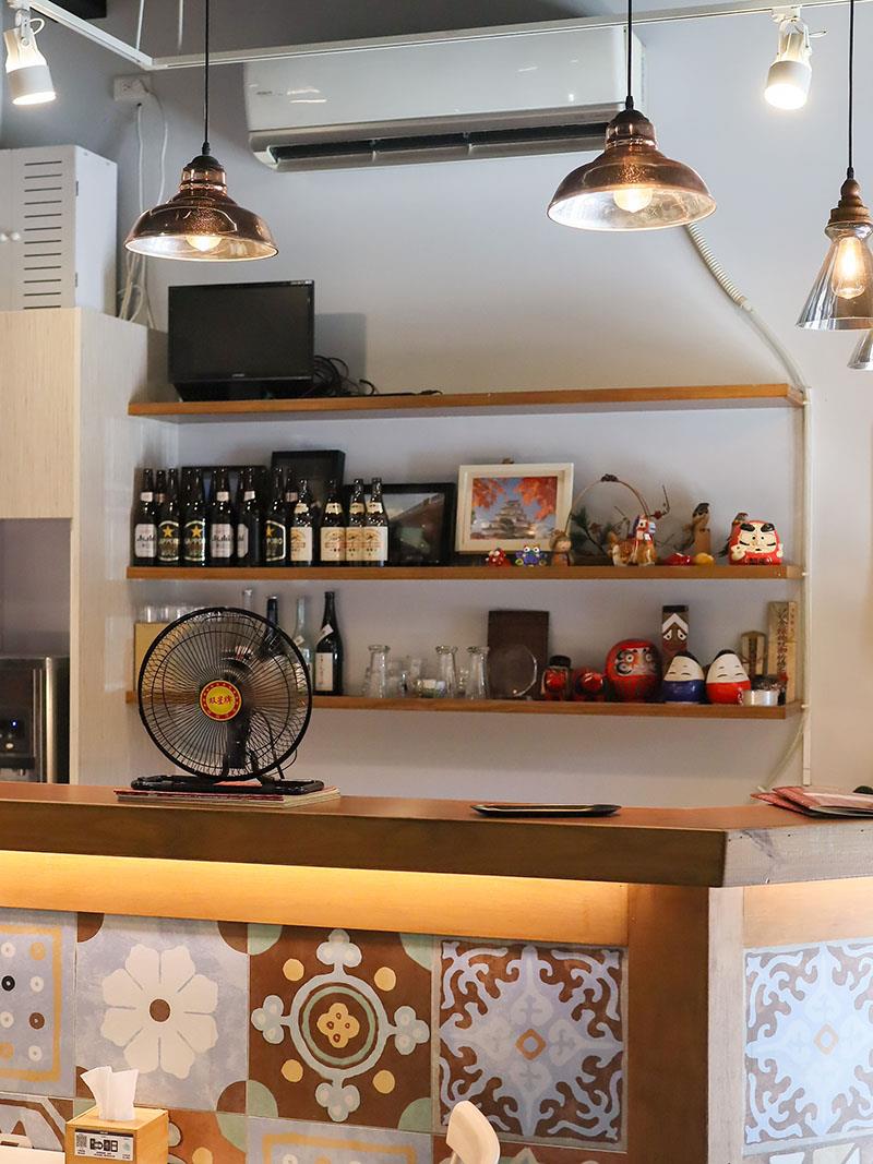 竹北日式定食推薦！ 新竹浪漫食堂搬家道地日本家庭料理，炸蝦蕎麥麵必吃。