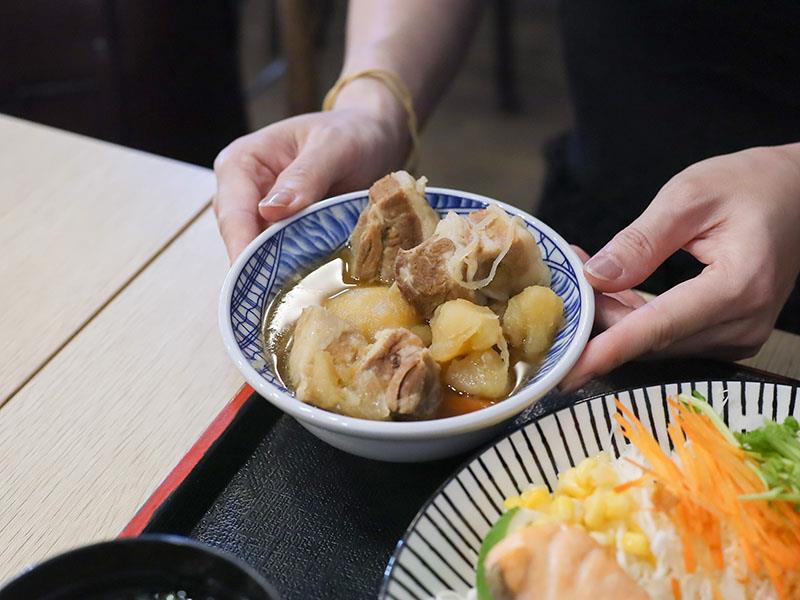 竹北日式定食推薦！ 新竹浪漫食堂搬家道地日本家庭料理，炸蝦蕎麥麵必吃。