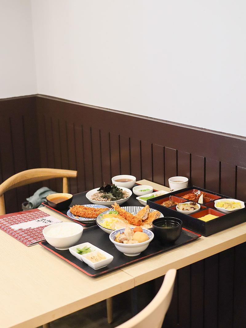 竹北日式定食推薦！ 新竹浪漫食堂搬家道地日本家庭料理，炸蝦蕎麥麵必吃。