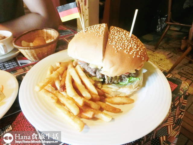 【新北三芝】長角96 | 12oz紐約克牛排 肉嫩多汁 美國西南方漢堡 麵包外酥內軟 配料豐盛超飽足