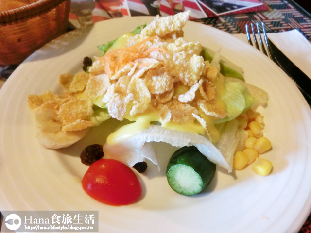 【新北三芝】長角96 | 12oz紐約克牛排 肉嫩多汁 美國西南方漢堡 麵包外酥內軟 配料豐盛超飽足