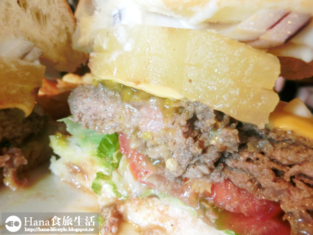 【新北三芝】長角96 | 12oz紐約克牛排 肉嫩多汁 美國西南方漢堡 麵包外酥內軟 配料豐盛超飽足