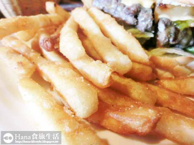 【新北三芝】長角96 | 12oz紐約克牛排 肉嫩多汁 美國西南方漢堡 麵包外酥內軟 配料豐盛超飽足