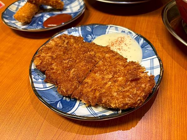 【梓村麵屋-高雄鼎中店】獨具匠心的湯頭，每一口喝下都滿滿感受