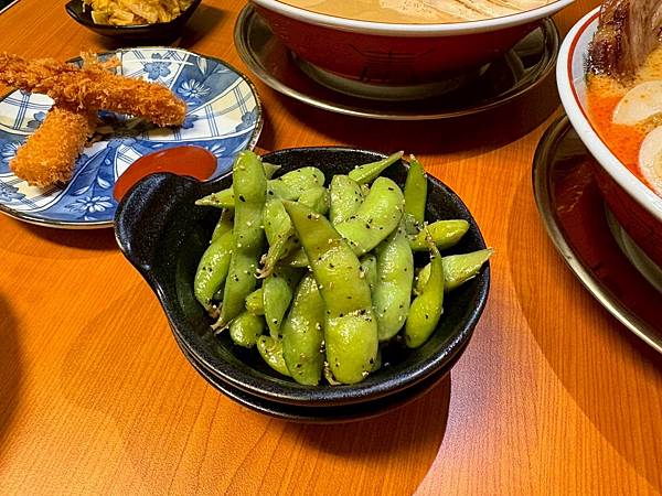 【梓村麵屋-高雄鼎中店】獨具匠心的湯頭，每一口喝下都滿滿感受