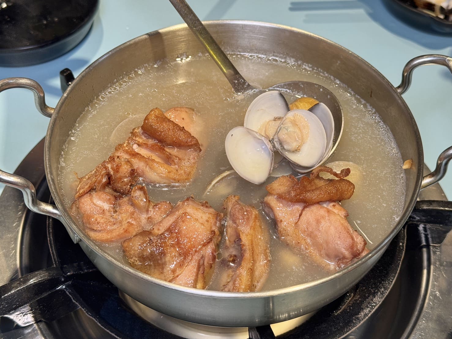 一雞鍋|復古港式氛圍+獨創一鍋兩吃雞煲鍋 – 艾瑞絲的吃貨日常