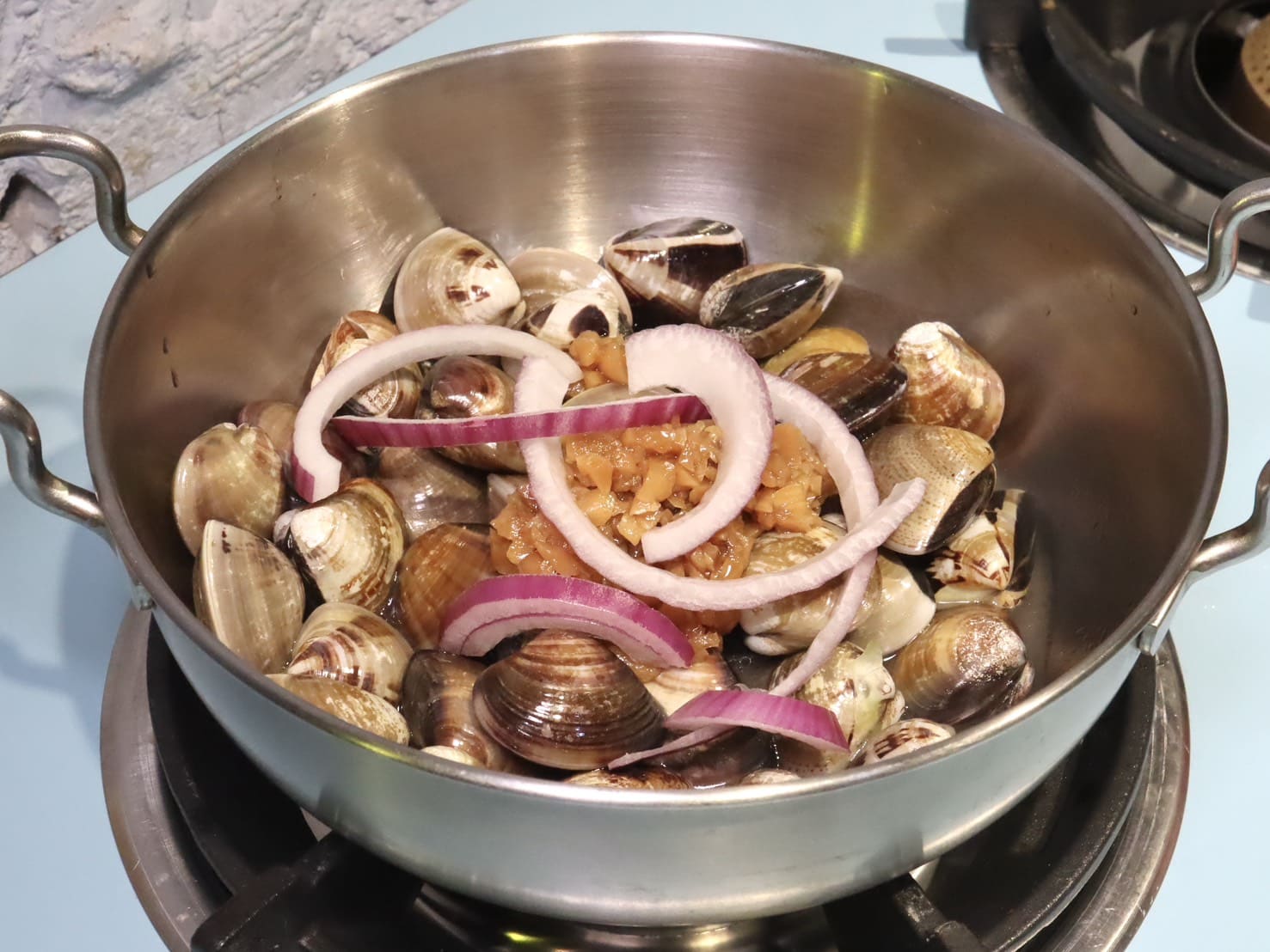 一雞鍋|復古港式氛圍+獨創一鍋兩吃雞煲鍋 – 艾瑞絲的吃貨日常