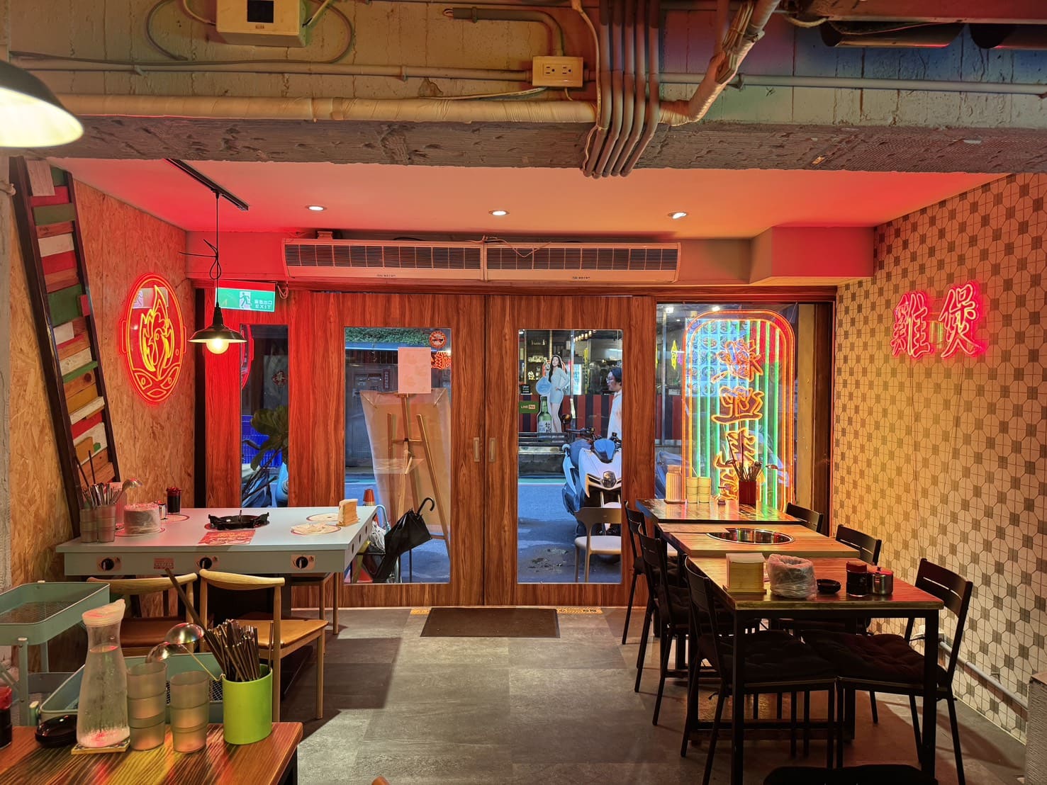 一雞鍋|復古港式氛圍+獨創一鍋兩吃雞煲鍋 – 艾瑞絲的吃貨日常