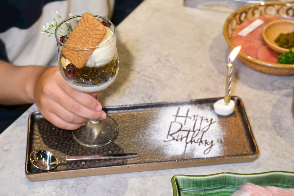 台中燒肉人氣推薦！敘禾燒肉壽星送肉肉、蛋糕，剝皮辣椒雞湯喝到飽。