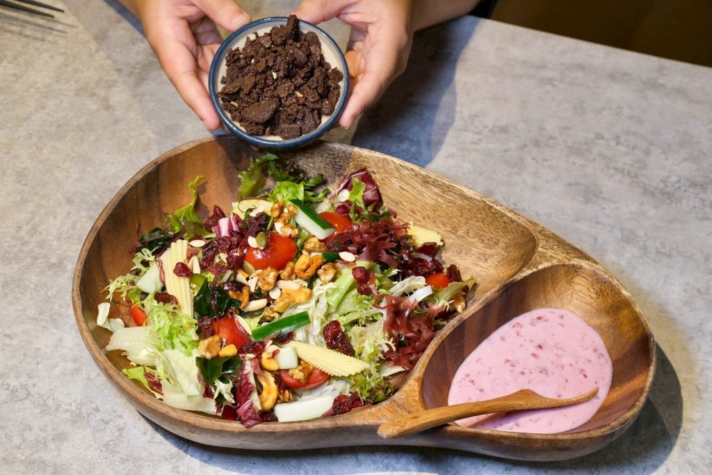 台中燒肉人氣推薦！敘禾燒肉壽星送肉肉、蛋糕，剝皮辣椒雞湯喝到飽。