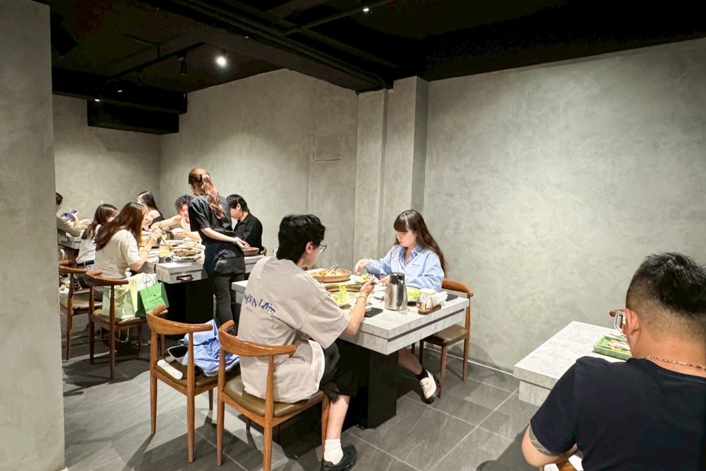 台中燒肉人氣推薦！敘禾燒肉壽星送肉肉、蛋糕，剝皮辣椒雞湯喝到飽。