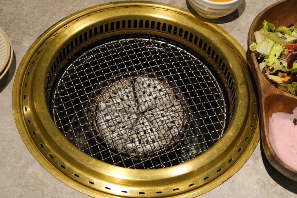 台中燒肉人氣推薦！敘禾燒肉壽星送肉肉、蛋糕，剝皮辣椒雞湯喝到飽。