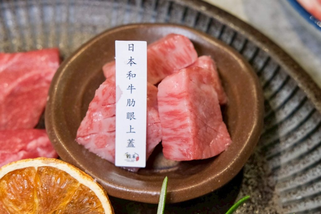 台中燒肉人氣推薦！敘禾燒肉壽星送肉肉、蛋糕，剝皮辣椒雞湯喝到飽。