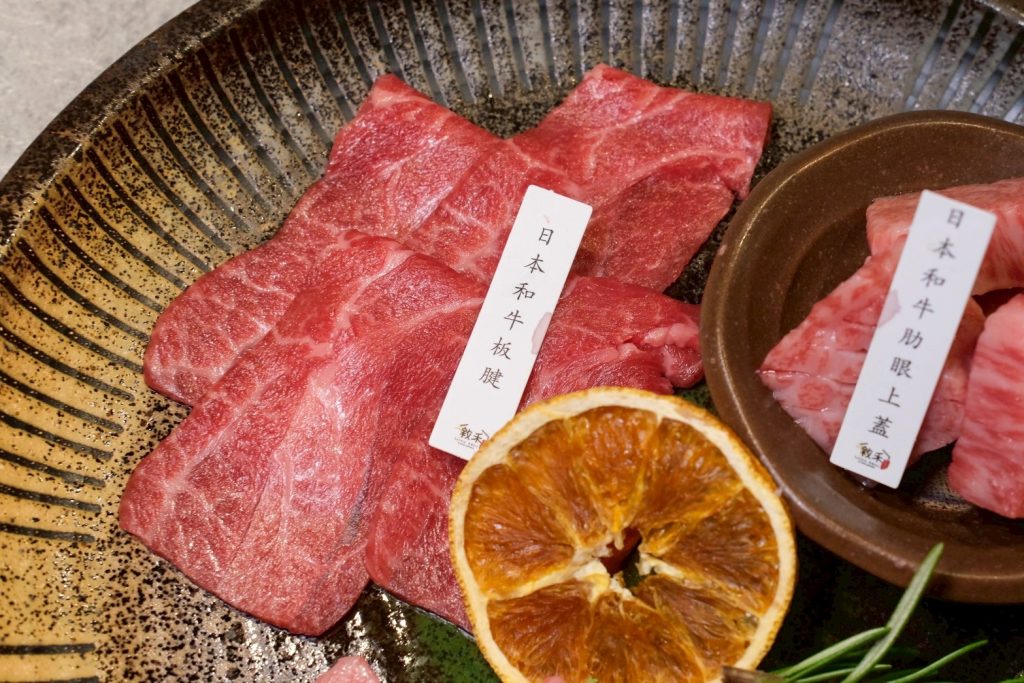 台中燒肉人氣推薦！敘禾燒肉壽星送肉肉、蛋糕，剝皮辣椒雞湯喝到飽。