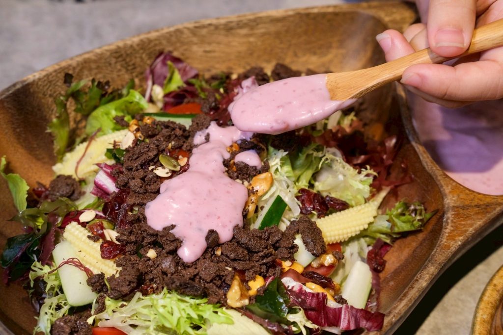 台中燒肉人氣推薦！敘禾燒肉壽星送肉肉、蛋糕，剝皮辣椒雞湯喝到飽。