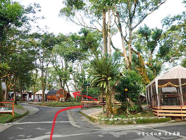 經過文山森活露營區-到茶廂露螢露營車.jpg