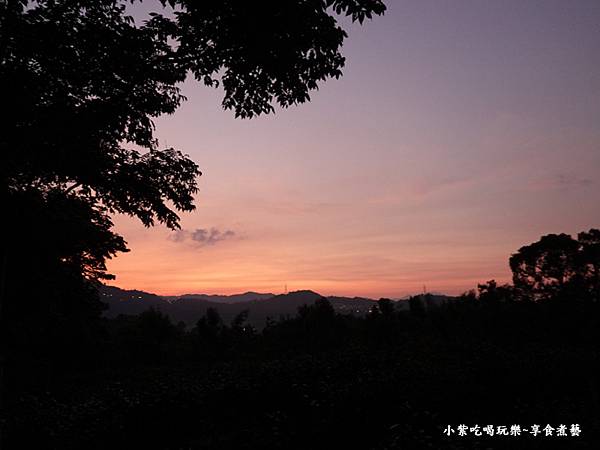 茶廂露螢-星空草原觀晚霞.jpg