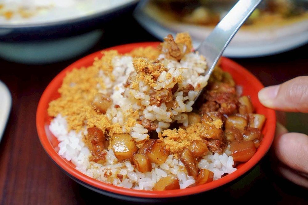 在地人狂推！鱸魚石斑鮮到爆，還有魚鬆滷肉飯秒殺味蕾！