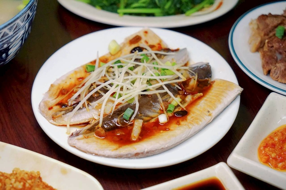 在地人狂推！鱸魚石斑鮮到爆，還有魚鬆滷肉飯秒殺味蕾！