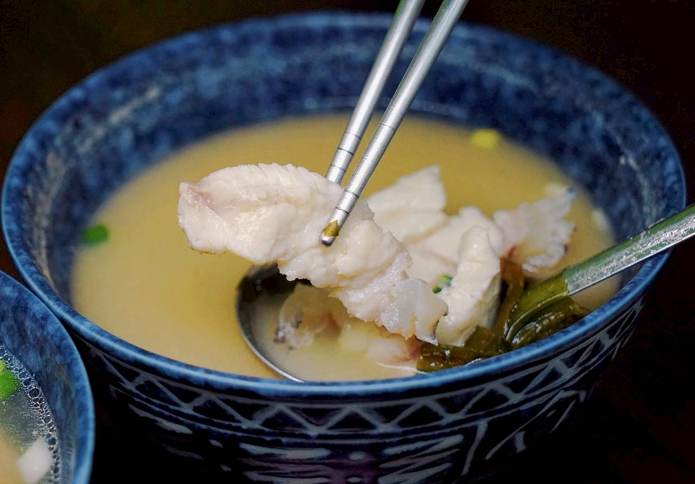 在地人狂推！鱸魚石斑鮮到爆，還有魚鬆滷肉飯秒殺味蕾！