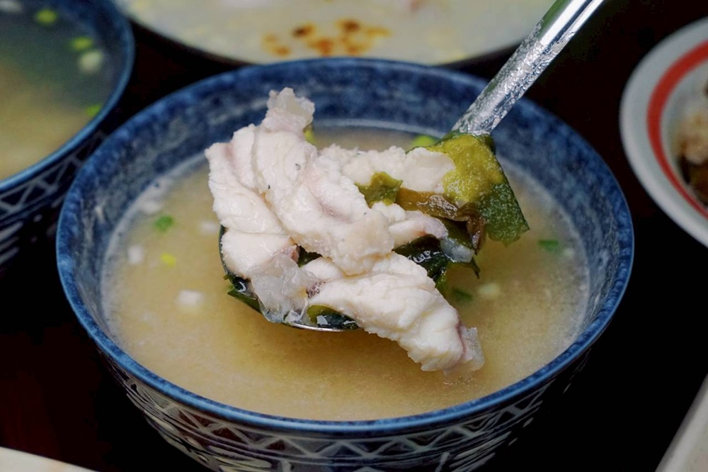 在地人狂推！鱸魚石斑鮮到爆，還有魚鬆滷肉飯秒殺味蕾！